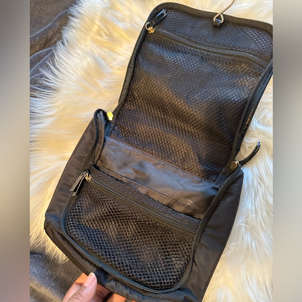 NEW• Victoria’s Secret Forever An Angel Black Expandable MakeUp Bag - Picture 5 of 17